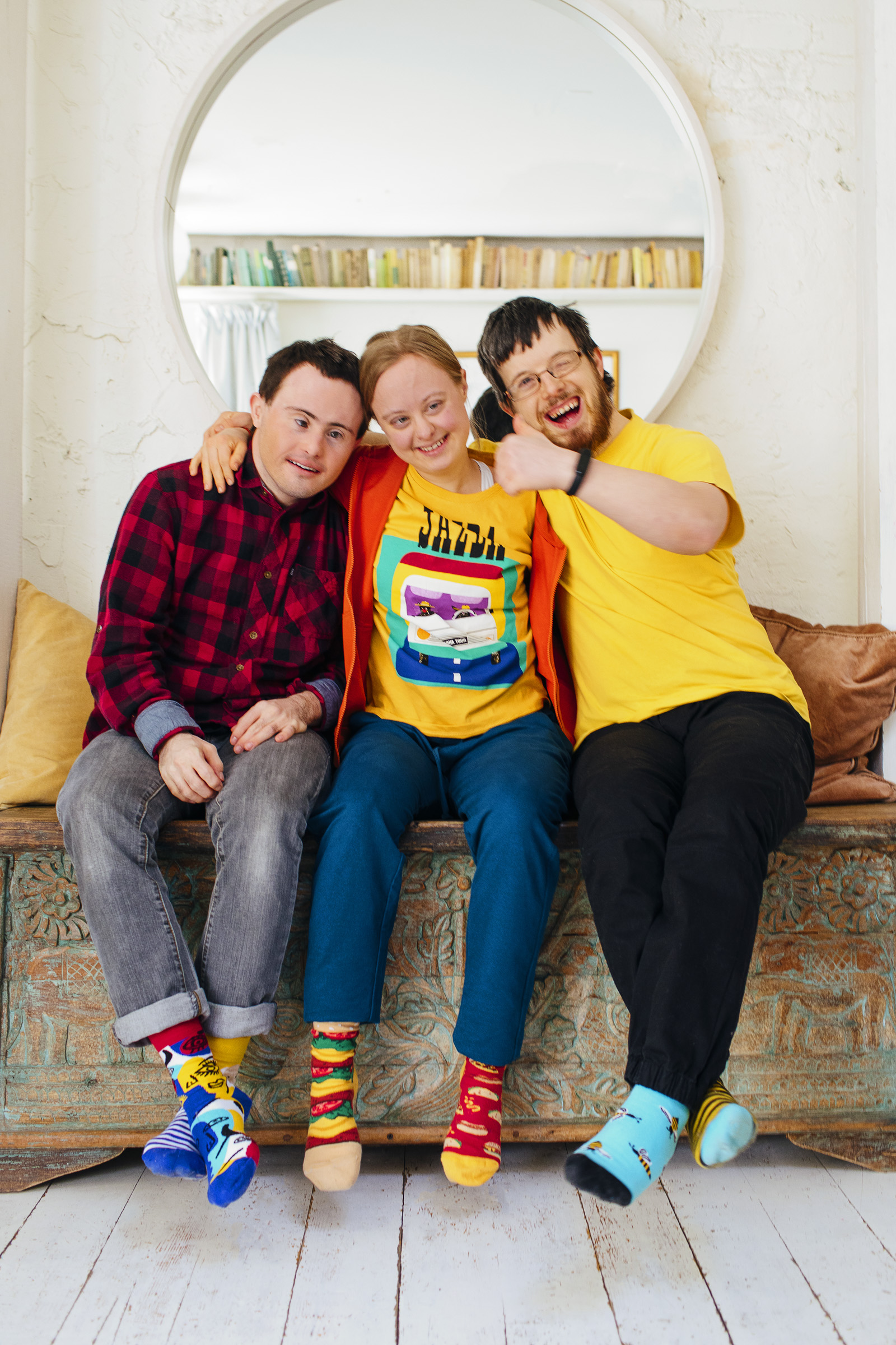 Kolorowe skarpetki wspierają aktorów Teatru 21